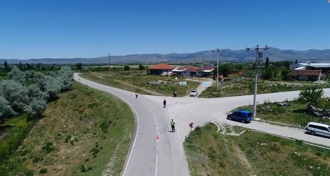 Sandıklı’da jandarma trafik ekipleri drone ile denetim yaptı