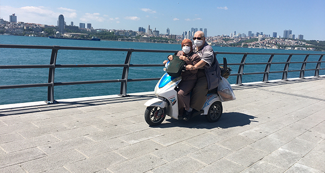 Üsküdar’da 69 yaşındaki adam eşini yanına aldı, motosikletle gezdi