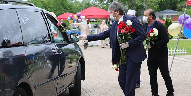 ABD’de korona virüs nedeni ile “araçlı” bayramlaşma