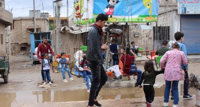 İdlib’de çocukların bayram sevinci