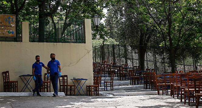 Yunanistan’da kafe ve restoranlar yeniden açıldı