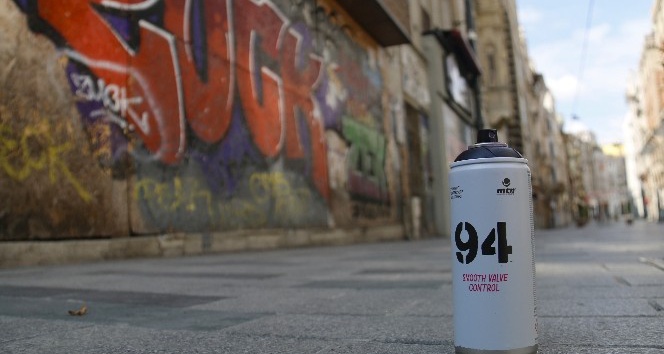 (ÖZEL) Kepenkler kapatıldı grafitiler ortaya çıktı