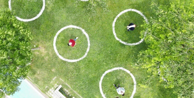 Caddebostan’da sosyal mesafe çemberleri havadan görüntülendi