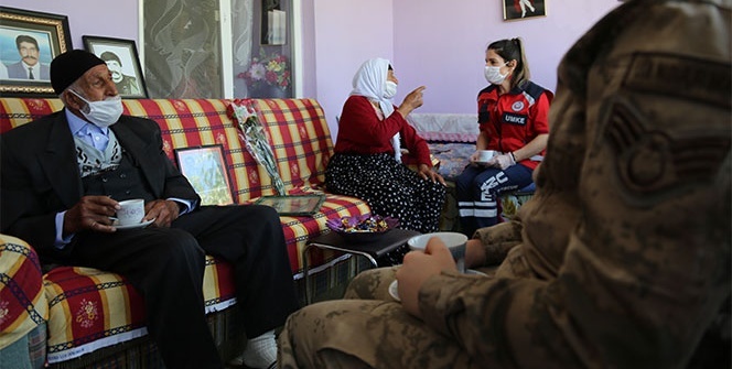 Türkiye'yi gülümseten çifte verdikleri sözü tutup kahve içmeye gittiler