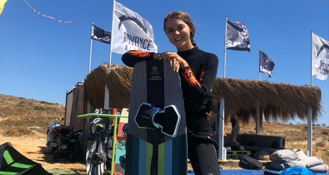 Rus model Kristina Rozhko Çeşme’ye gitmek için dua ediyor