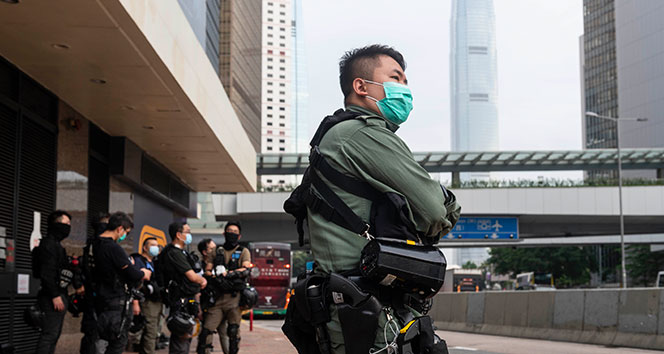 Binlerce Hong Konglu, Çin Ulusal Marşı&#039;na karşı sokaklara döküldü