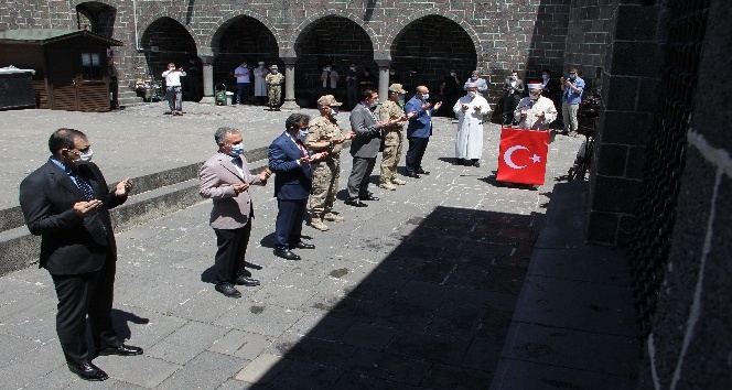 Diyarbakır’ın fethinin yıl dönümü 27 sahabenin bulunduğu camide kutlandı