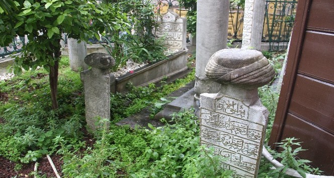 Fatih’teki 170 adet Nimel Ceyş Kabri’nin bakım ve temizleme çalışmaları devam ediyor