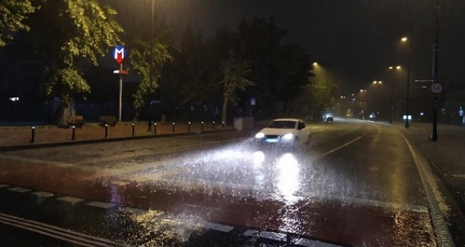 İstanbul şiddetli yağmurun etkisi altına girdi