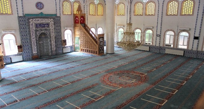 Uşak’ta camiler 74 gün sonra cemaatle buluşuyor
