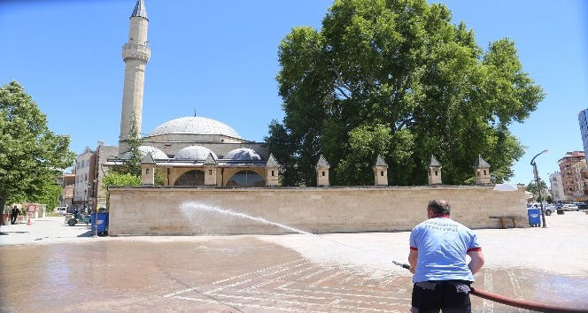 Karaman’da camiler cuma namazına hazırlanıyor