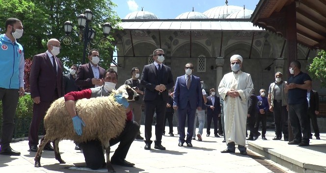 Erzurum’da cuma namazı hazırlığı
