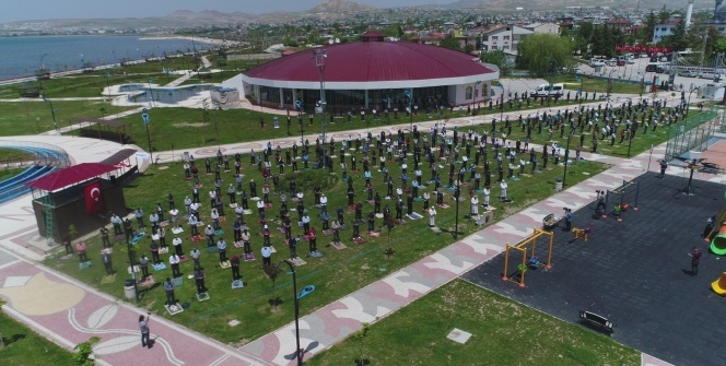 Camiler 74 gün sonra cemaatle buluştu!