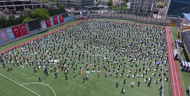 İstanbul’da dev stadyumda günler sonra ilk cuma namazı