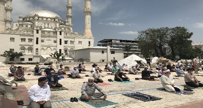 Iğdır’da aylar sonra cuma namazı kılındı