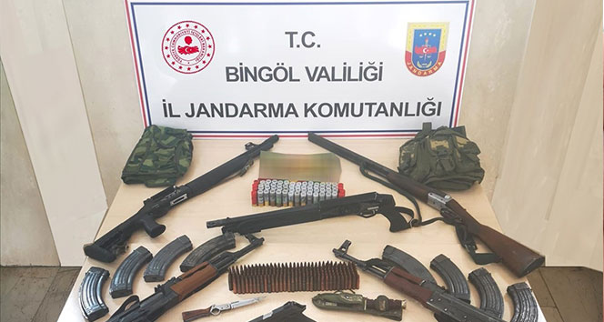 Bingöl’de 10 adrese operasyon çok sayıda silah ele geçirildi : 12 gözaltı