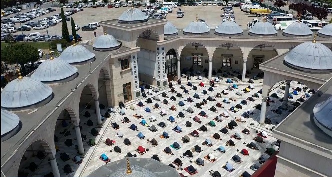 Beylikdüzü’nde ilk cuma namazı kılındı