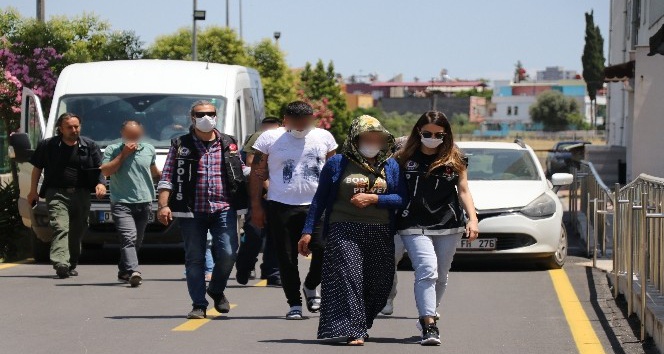 Adana’da 3 kilo esrar ele geçirildi, 4 zanlı tutuklandı
