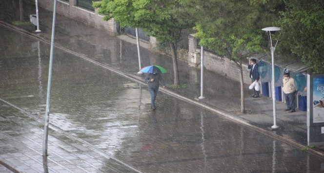 Kırıkkale’de şiddetli yağış etkili oldu