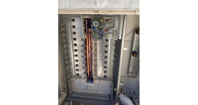 Mardin’de elektrik panosuna dadanan hırsızlar polisler tarafından yakalandı