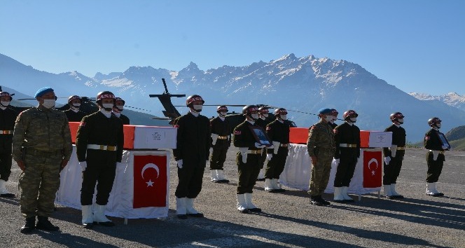 Hakkari’de şehit olan 2 asker için tören düzenlendi
