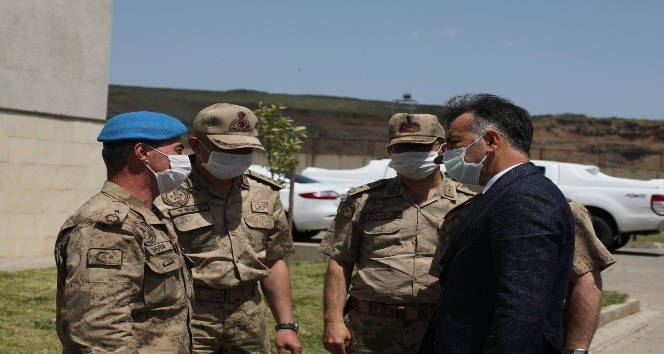 Bitlis Valisi Çağatay’dan Özel Harekat Tabur Komutanlığına ziyaret