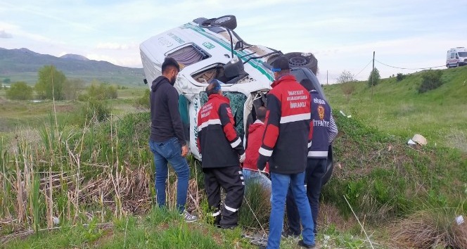 Sivas’ta cenaze aracı takla attı: 1 ölü, 1 yaralı