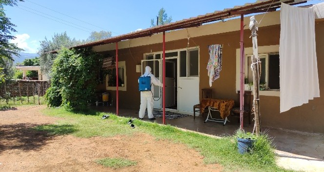 Karantinaya alınan evler dezenfekte edildi