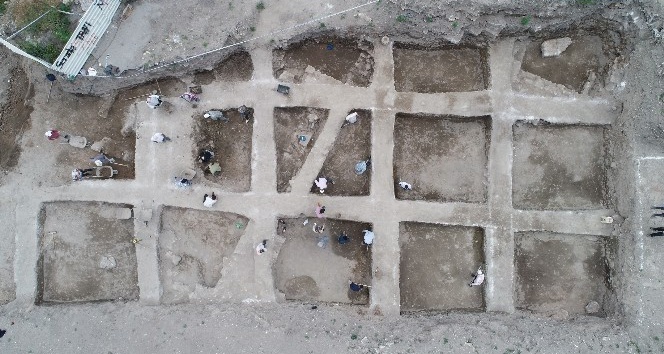 4 bin yıllık toprak kalede arkeolojik kazı