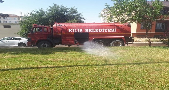 Parklarda bakımlar sürüyor