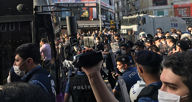 Kadıköy&#039;de izinsiz gösteri yapmak isteyen gruba müdahale