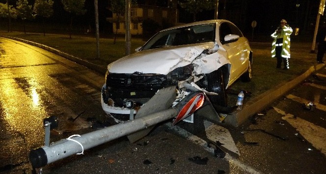 Samsun’da kavşakta iki otomobil çarpıştı: 1 yaralı