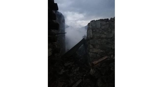 Artvin’in Yusufeli ilçesi Yaylalar köyünde yangın