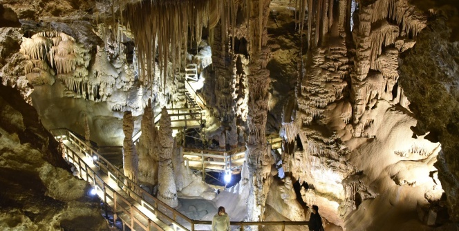 150 milyon yıl yaşındaki yer altı sarayında turizm sezonu başladı