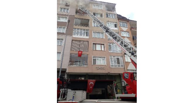 5 katlı binada çıkan yangın paniğe neden oldu