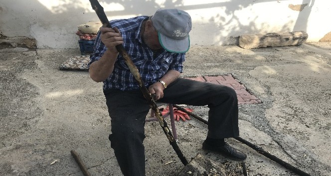 Konya’da 65 yaş üzeri vatandaşlar vaktini bahçesinde değerlendiriyor