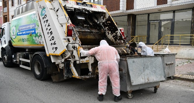 Çayırova’da çöp konteynerleri yerinde yıkanıyor