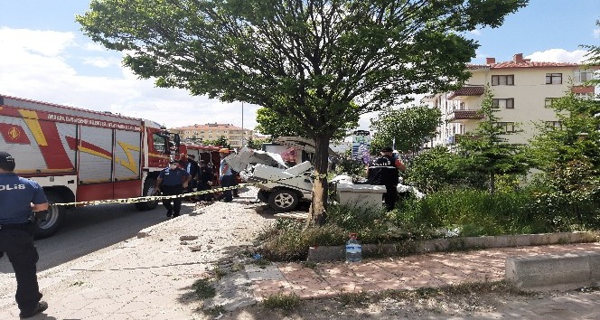Ankara’da otomobil otobüs durağına daldı: 1 ölü, 1 yaralı