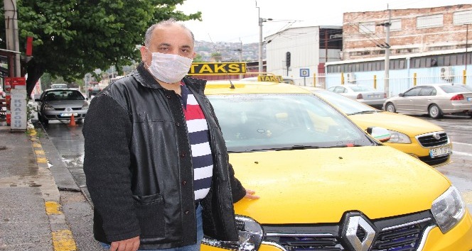 Taksiciden örnek davranış: Aracında unutulan 60 bin lirayı sahibine teslim etti