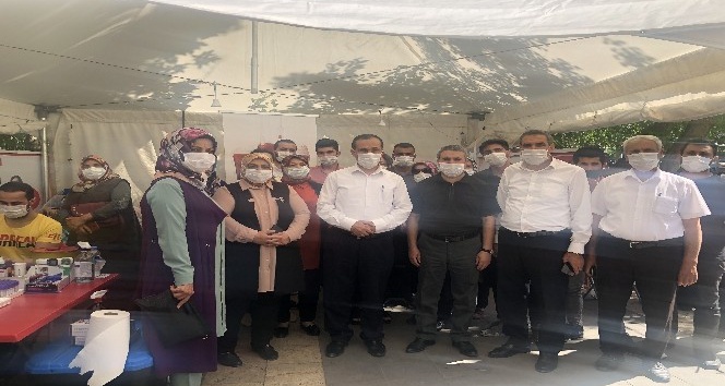 AK Partili kadınlar kan bağışında bulundu