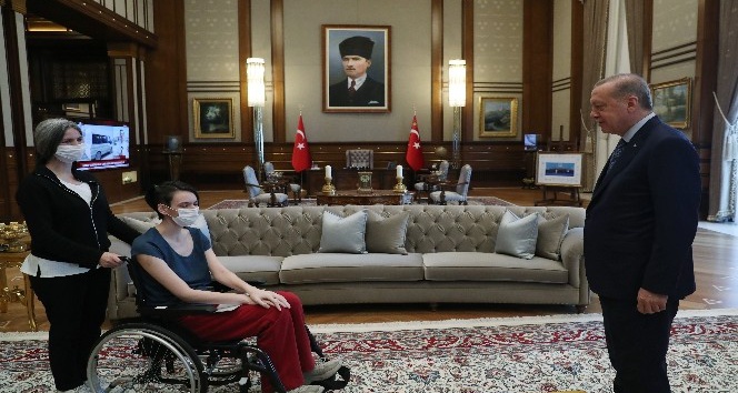 Cumhurbaşkanı Erdoğan, milli voleybolcu Meltem Çetin’i kabul etti