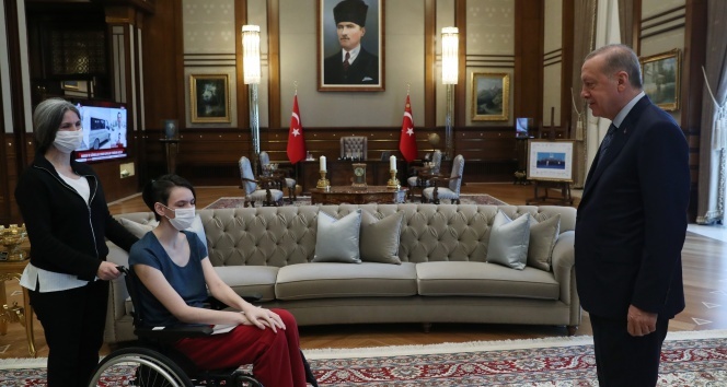 Cumhurbaşkanı Erdoğan, milli voleybolcu Meltem Çetin&#039;i kabul etti