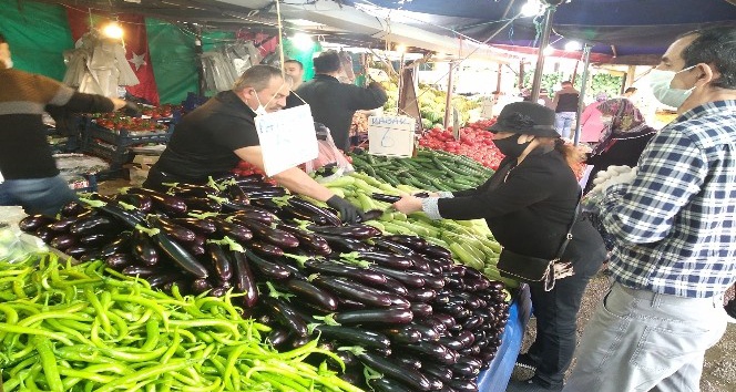 Korona virüs gölgesinde pazar alışverişi