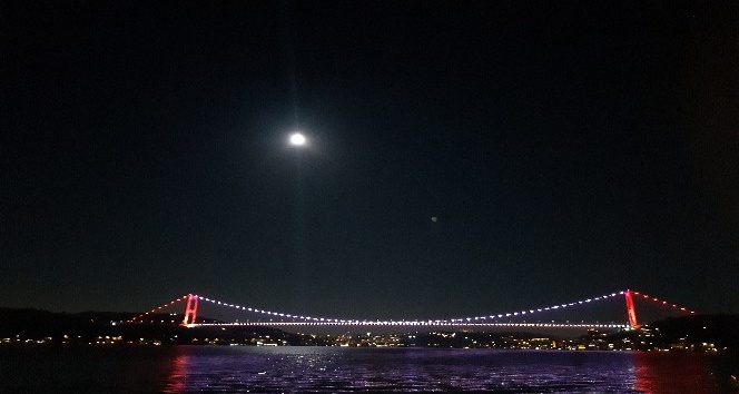 İstanbul’daki dolunay manzarası göz kamaştırdı