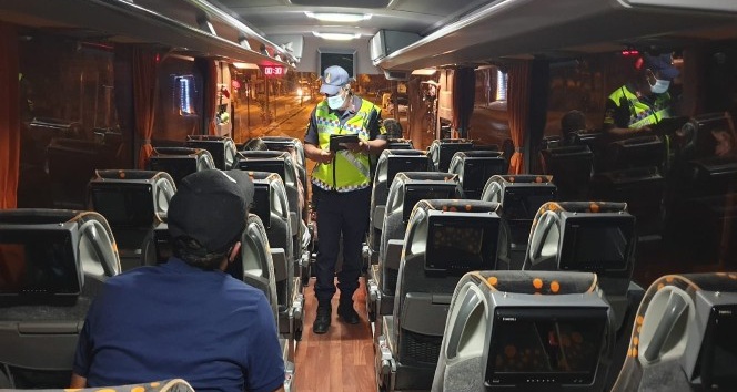 Şuhut’ta şehirlerarası yolcu otobüslerinde mesafe kontrolü