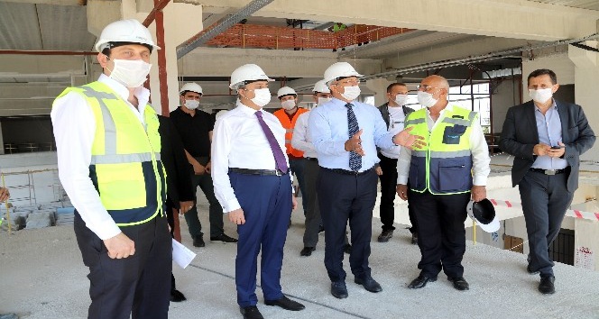 Vali Su, Model Fabrika inşaatında incelemelerde bulundu