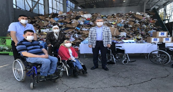 Üsküdar belediyesi çöpten ‘hayır’ çıkarıyor
