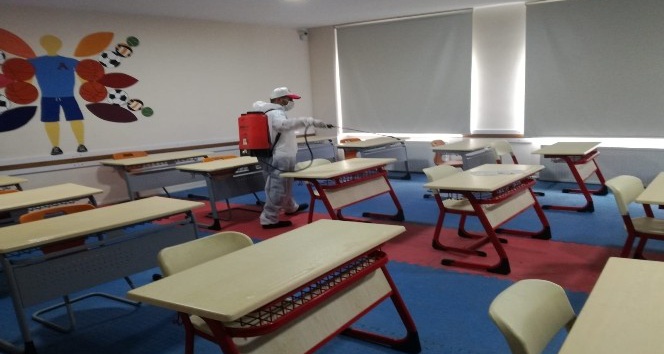 Bafra Belediyesi’nden YKS öncesi okullara dezenfeksiyon