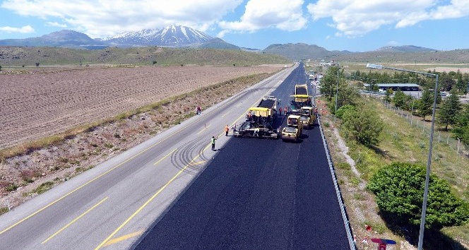 Erciyes yolu asfaltında aşınma katmanı çalışmalarına başlandı