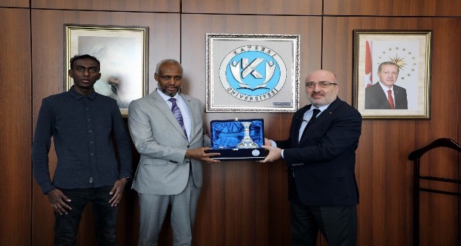 Somali Büyükelçiliği Kültür Ataşesi, Kayseri Üniversitesi Rektörünü Ziyaret Etti